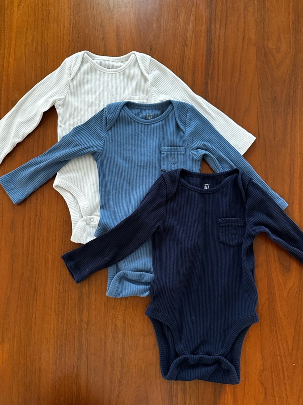 Baby Gap set of 3 Long-Sleeve Ribbed Onesies White, Light Blue, Navy size 12-18
